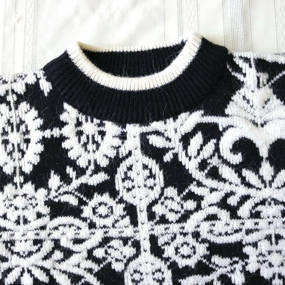 Black and white royal damask patterned sweater - Picture 3 of 8